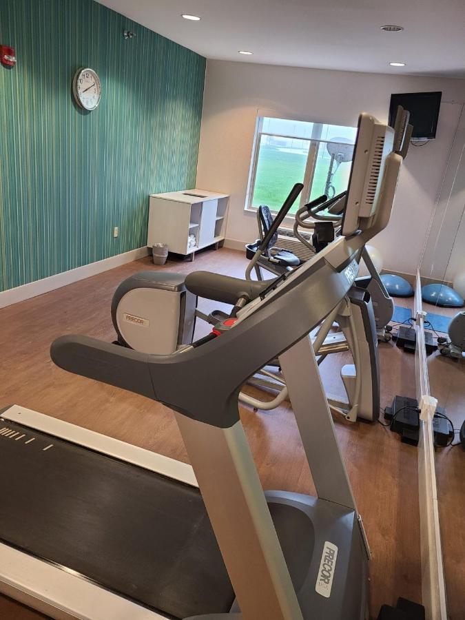 Holiday Inn Express Hotel & Suites Sheldon By Ihg Esterno foto