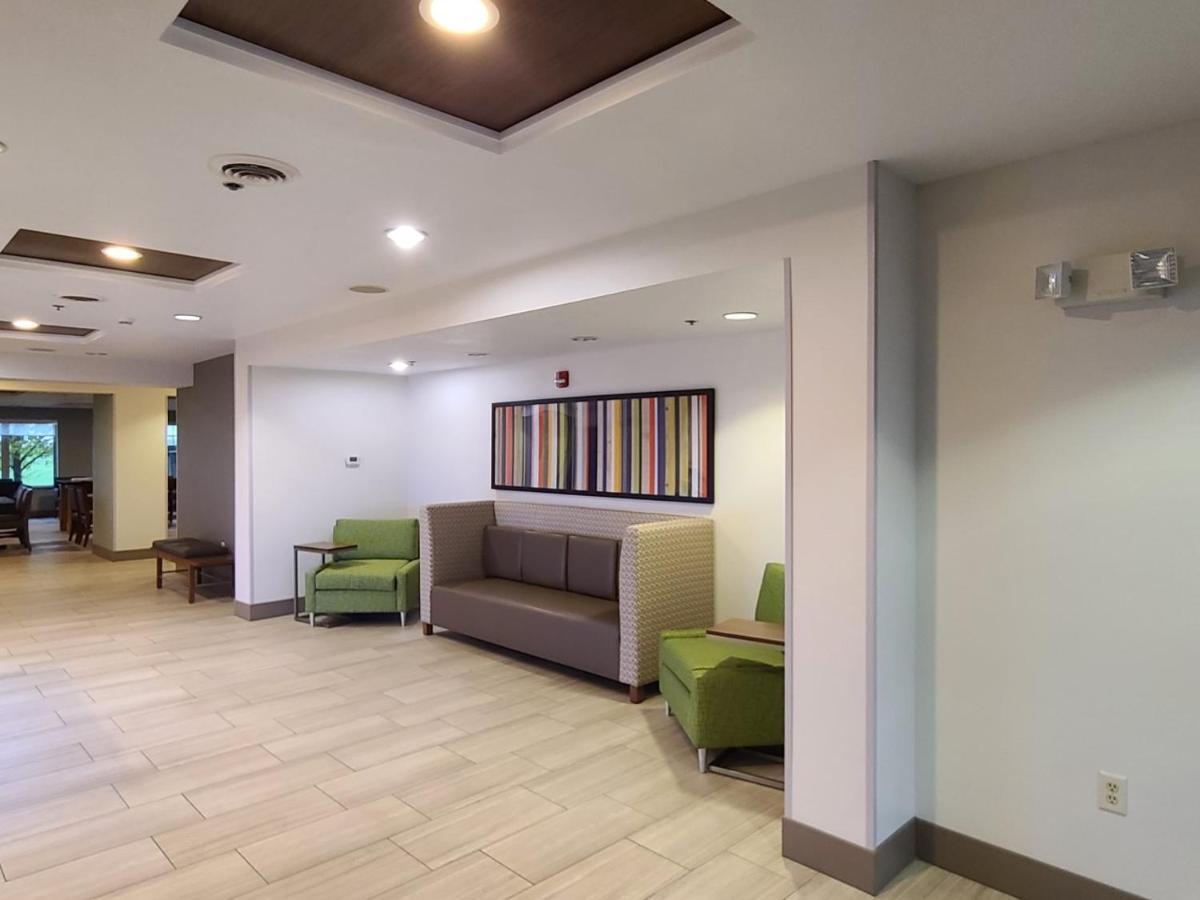 Holiday Inn Express Hotel & Suites Sheldon By Ihg Esterno foto