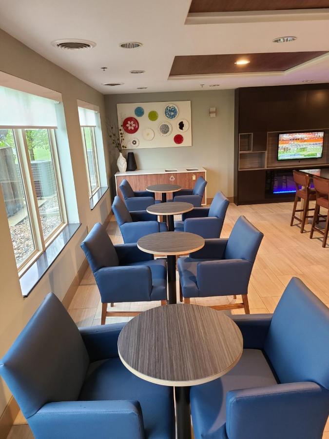 Holiday Inn Express Hotel & Suites Sheldon By Ihg Esterno foto