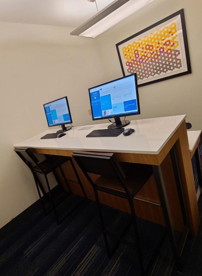 Holiday Inn Express Hotel & Suites Sheldon By Ihg Esterno foto