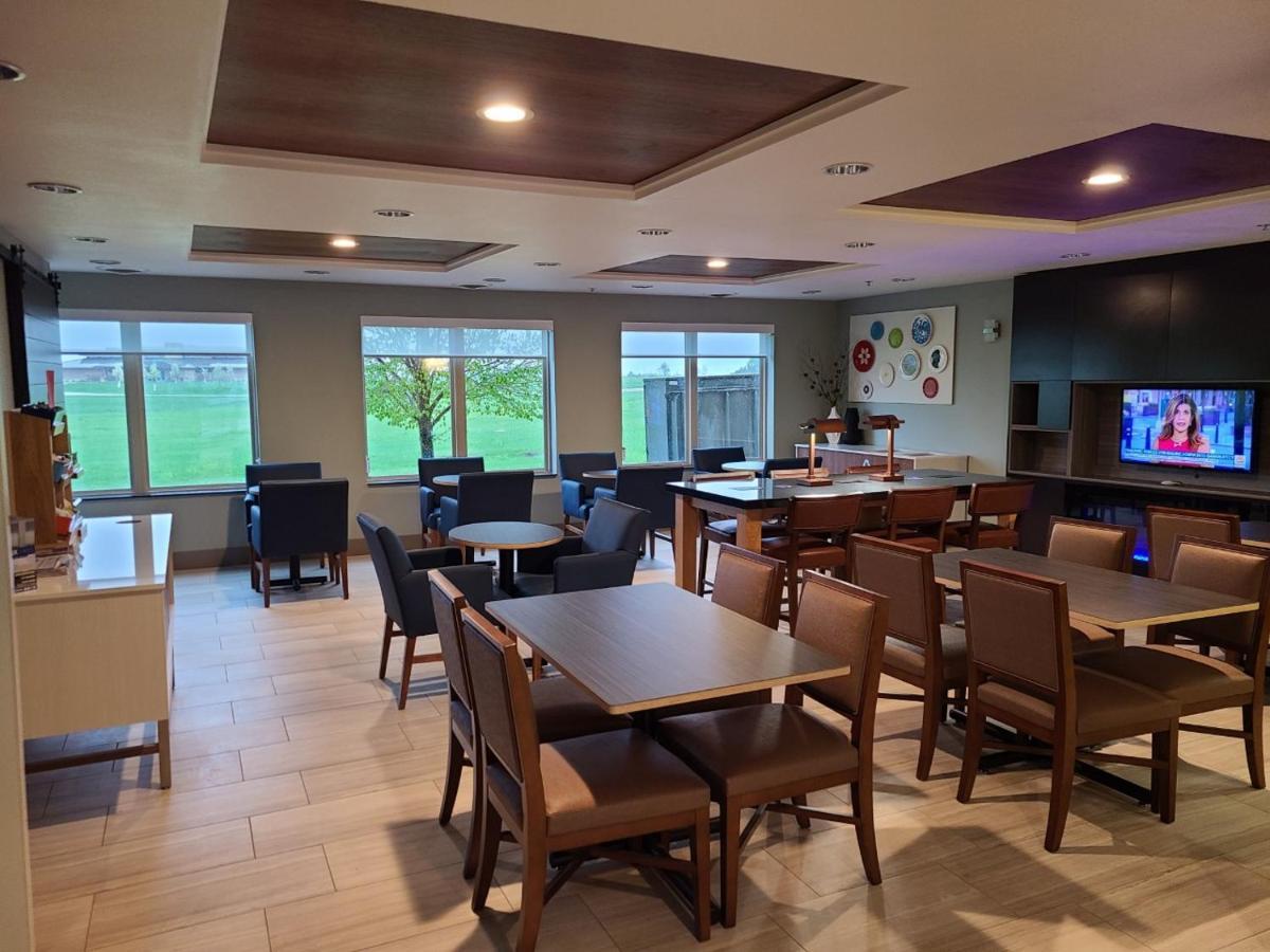 Holiday Inn Express Hotel & Suites Sheldon By Ihg Esterno foto