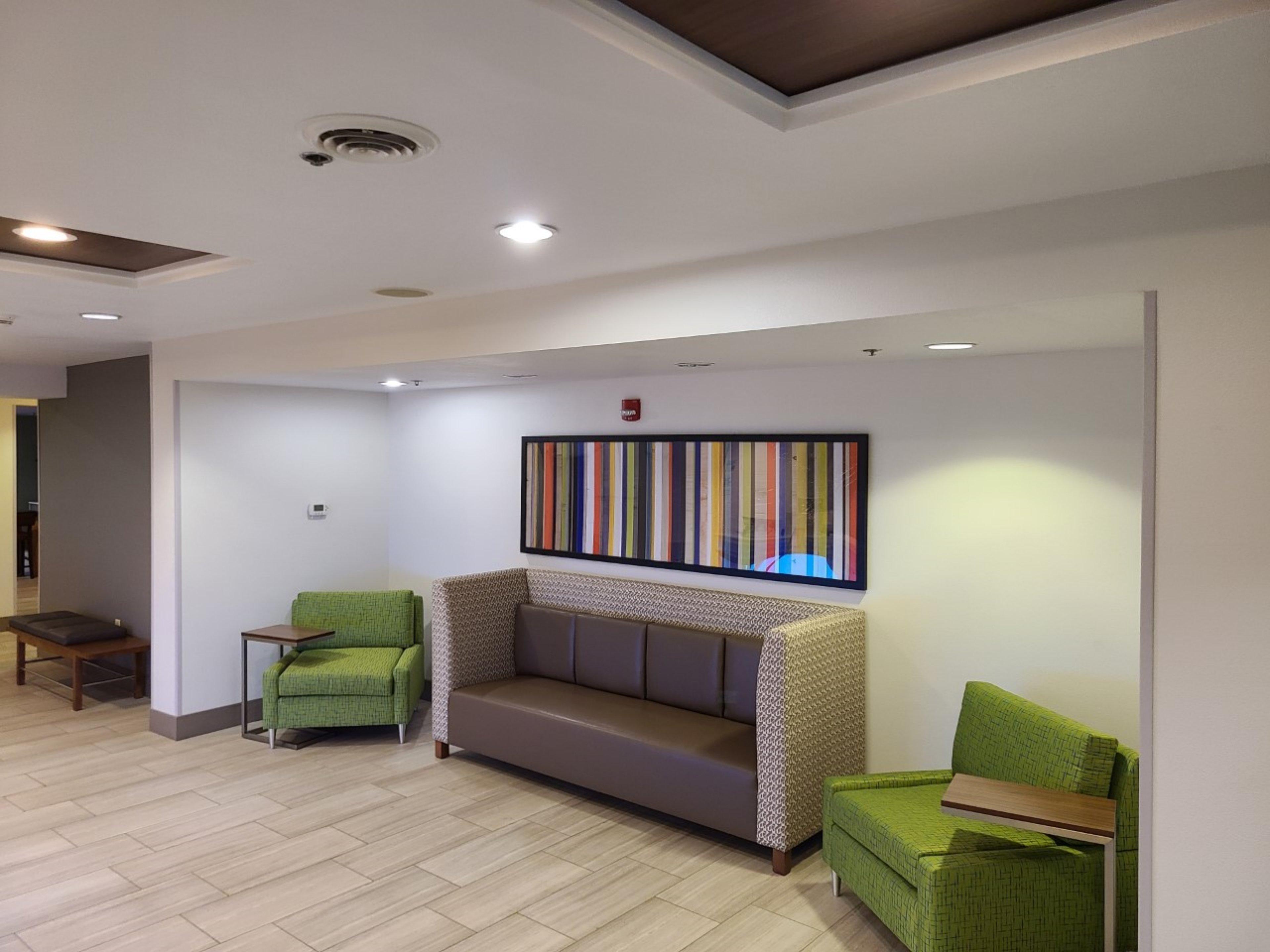 Holiday Inn Express Hotel & Suites Sheldon By Ihg Esterno foto